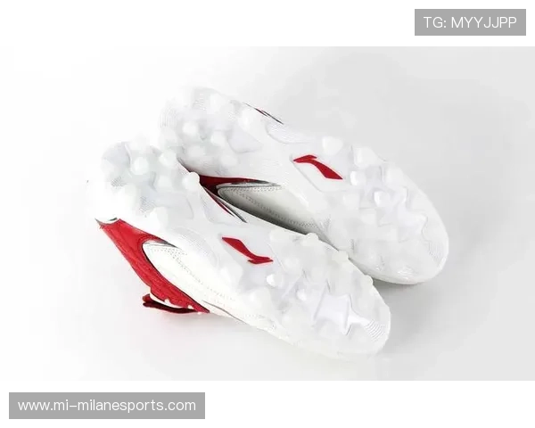 李宁球星系列足球鞋全新发布 打造专属定制脚感与性能提升