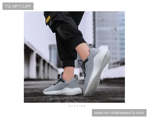 足球球星紧身衣搭配男鞋潮流解析 展现运动风与时尚感完美结合